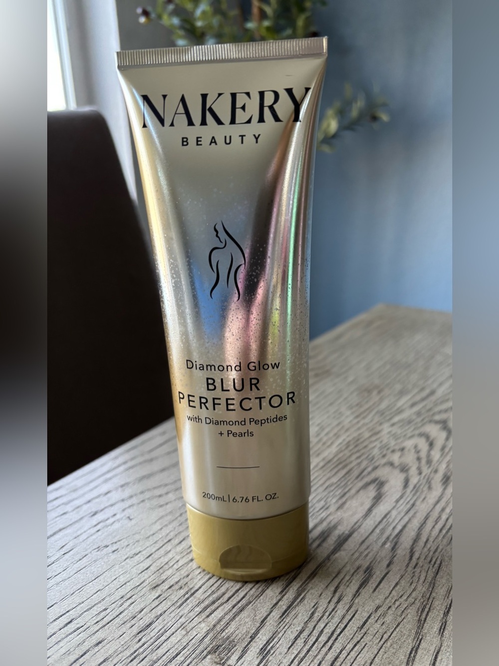 Nakery Beauty Diamond Glow Blur Perfector Face & Body Shimmer 6.76 oz/200ml New